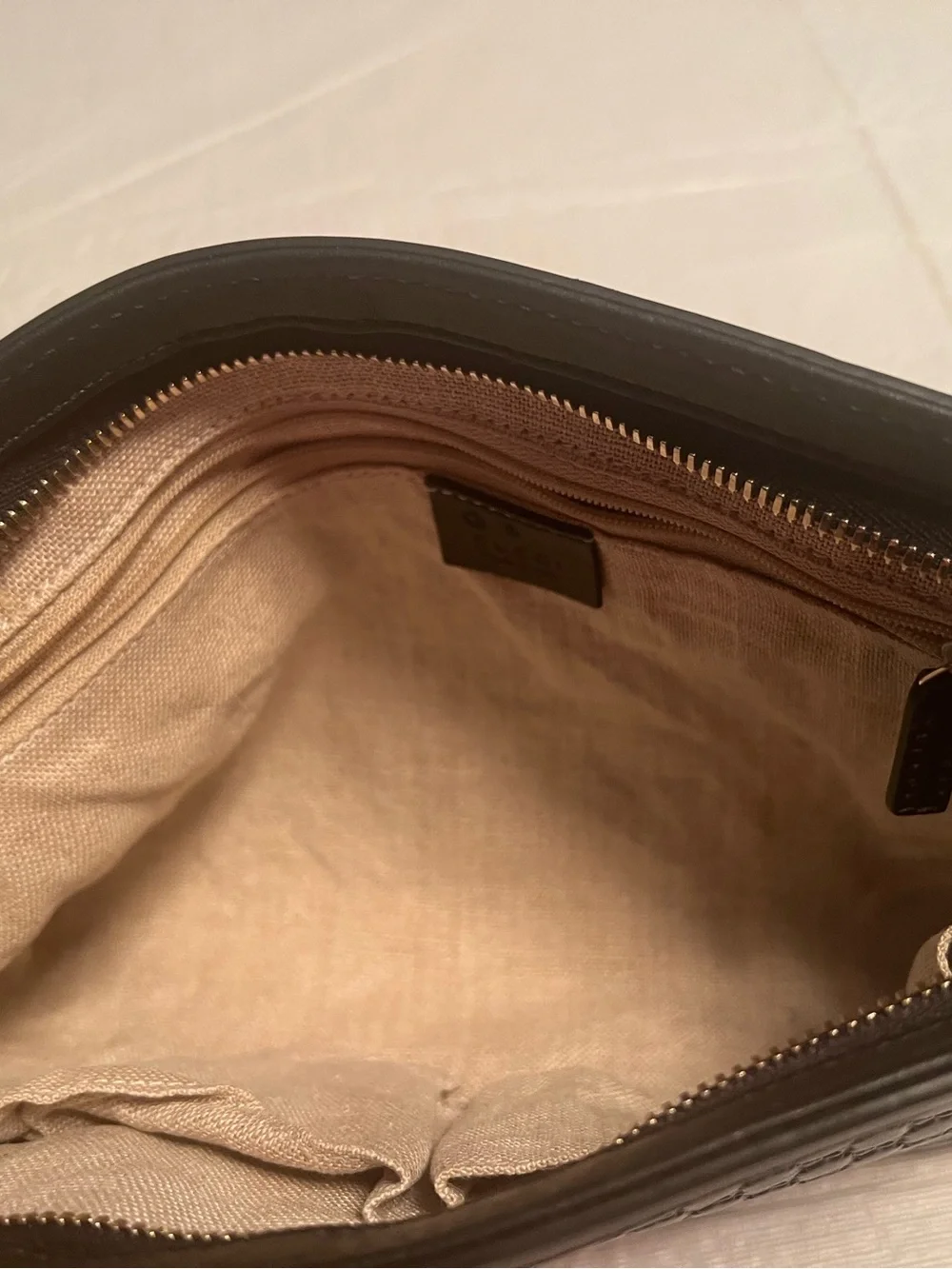 Gucci Black Embossed Leather Messenger Crossbody
